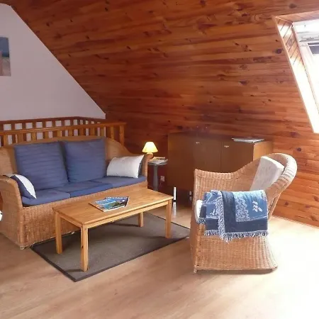 Near The Beach, Enclosed Garden, Fireplace, Casa de Férias Plouarzel